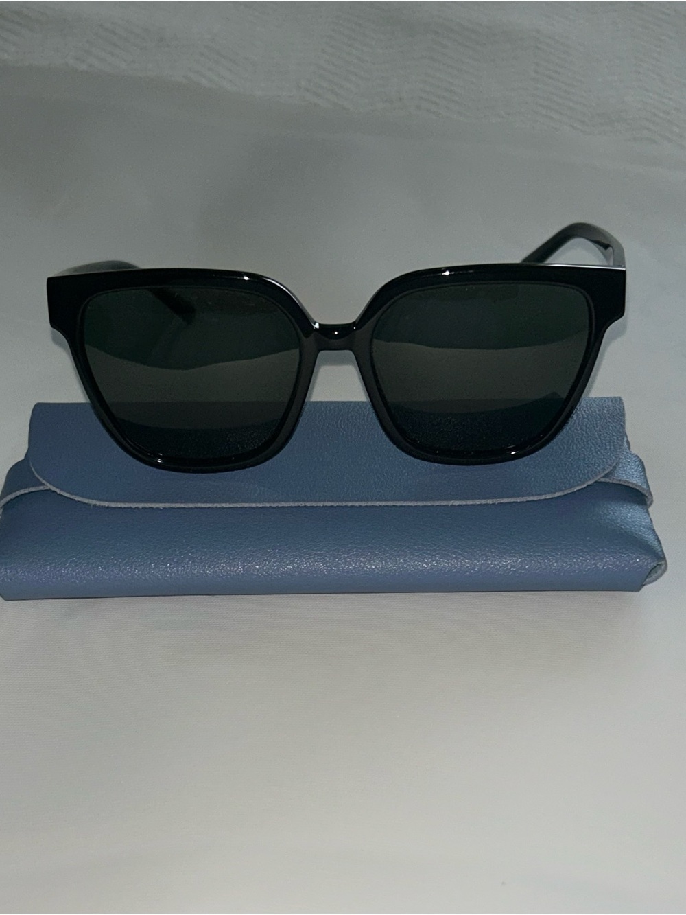 Black polarized Women's Sunglasses Rectangular Frame. J Mcglaughlin Aylin